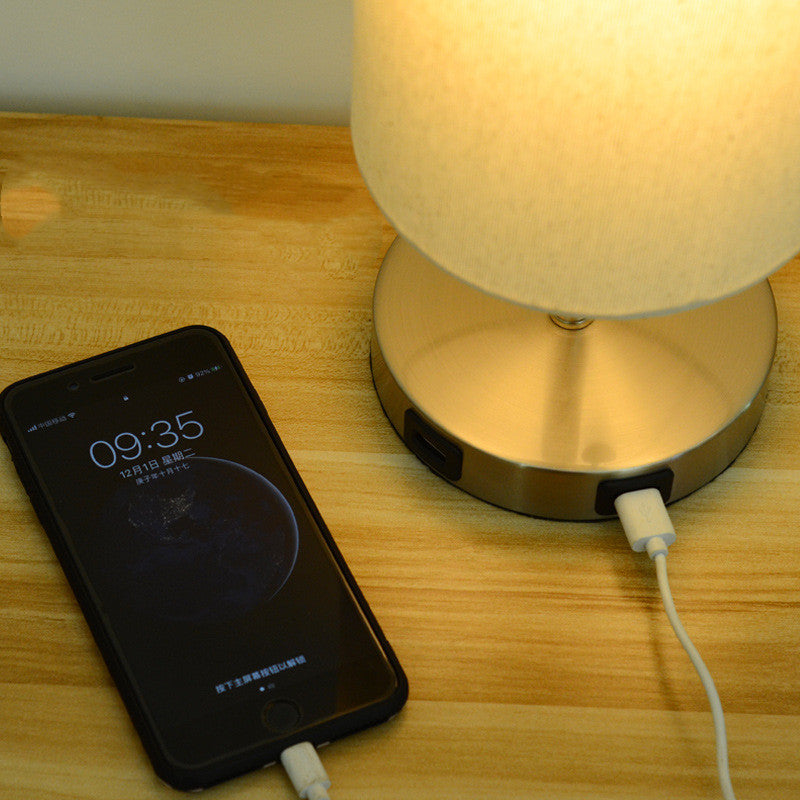 USB Table Lamp Bedside Night Light Solid Wood LED Desk Lamp Bedroom Night Light with Cloth Lampshade