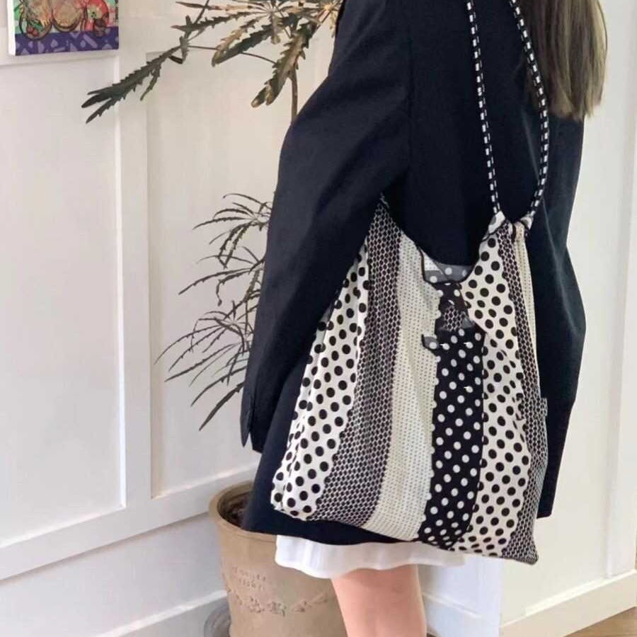 Polka dot tote bag, versatile portable shoulder bag, large-capacity environmentally friendly hobo bag for women