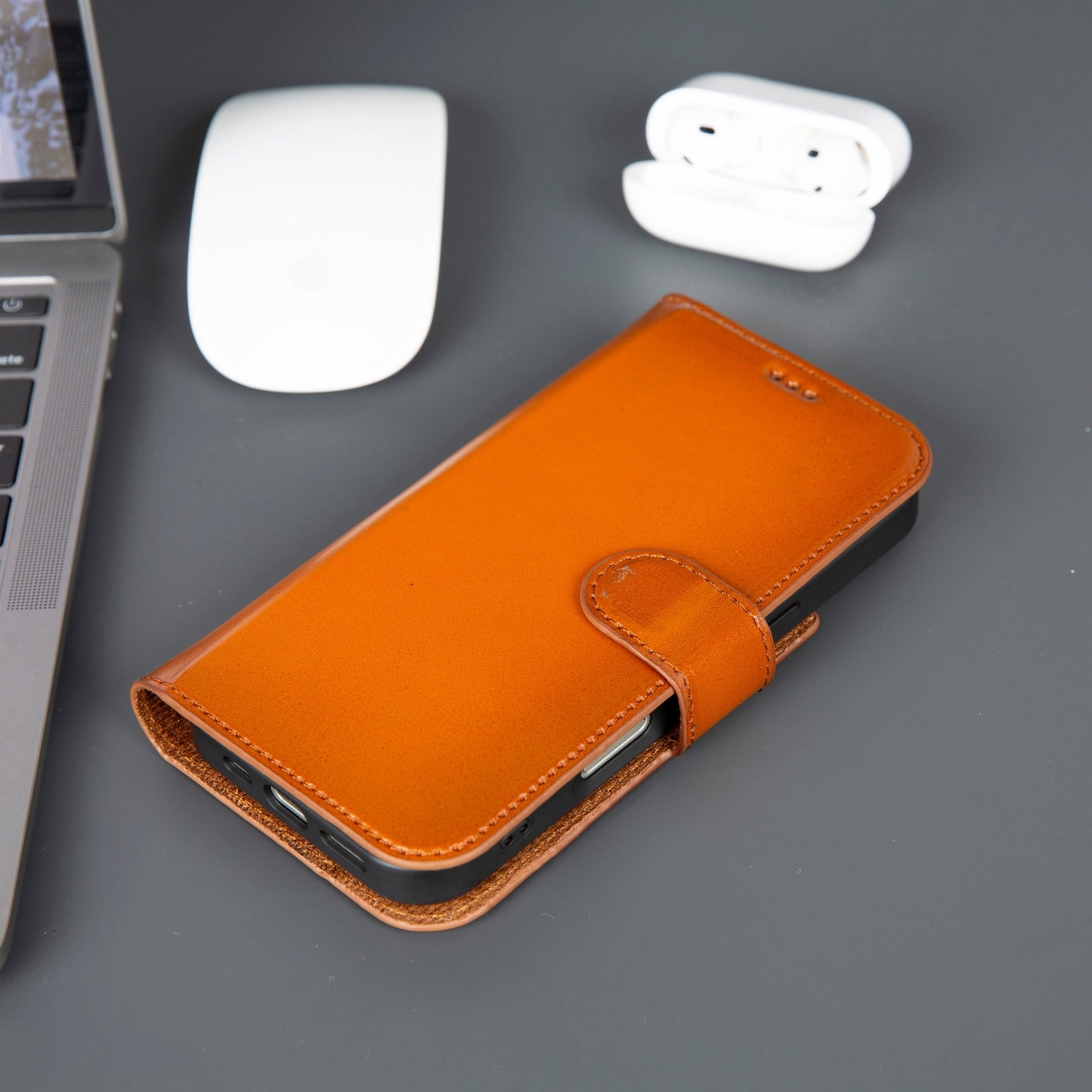 Casper iPhone 17 Pro Leather Wallet Case – MagSafe Compatible