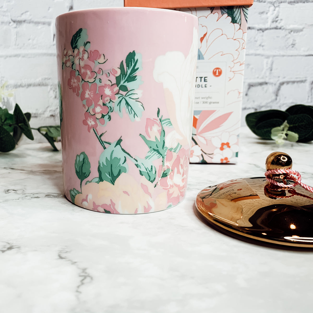 Vintage Floral Scented Soy Candle 10.6oz Porcelain Jar Gold Lid Gift Box